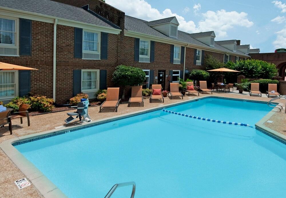 Courtyard Winston-Salem University Hotel Exterior photo