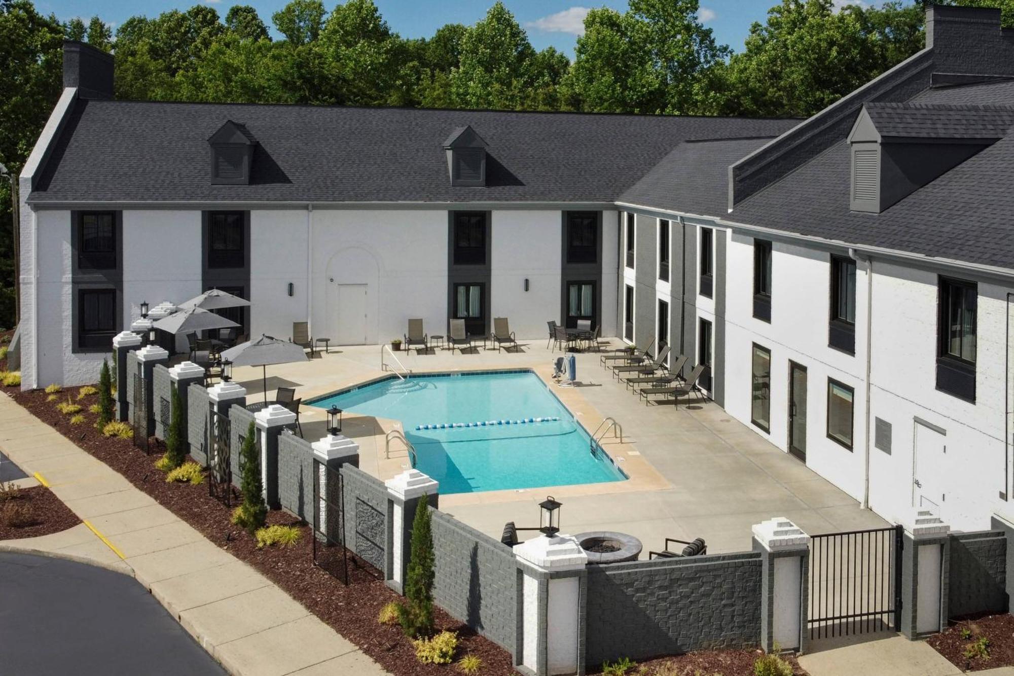 Courtyard Winston-Salem University Hotel Exterior photo